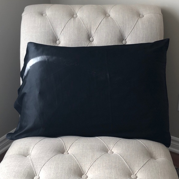 🇨🇦Brand new satin pillowcase made in Canada🇨🇦